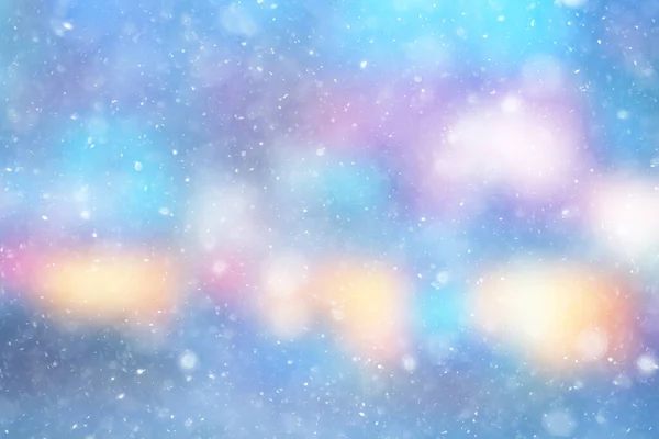 Bunte Hintergrund Schnee Schneefall Abend Weihnachtsbeleuchtung Weiches Licht Verschwommen — Stockfoto