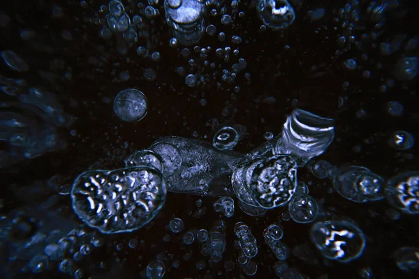 Buz kabarcıkları altında hava, soyut mevsimsel kış soğuk arka plan doğa dışında