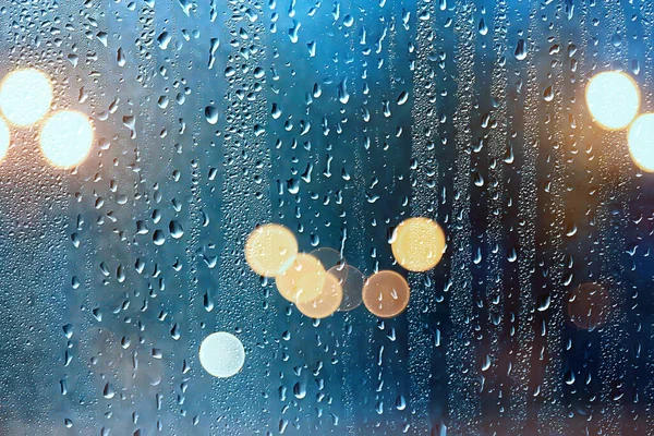 Mokre Okno Miasto Światła Deszcz Krople Abstrakcyjne Tło Jesień Zima — Zdjęcie stockowe