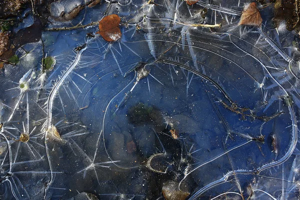 desen buz çatlakları, beyaz buz kristalleri, kış ayazı arka planı