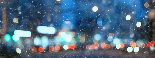 Soyut kar arka planda bulanık şehir ışıkları, kış tatili yeni yıl