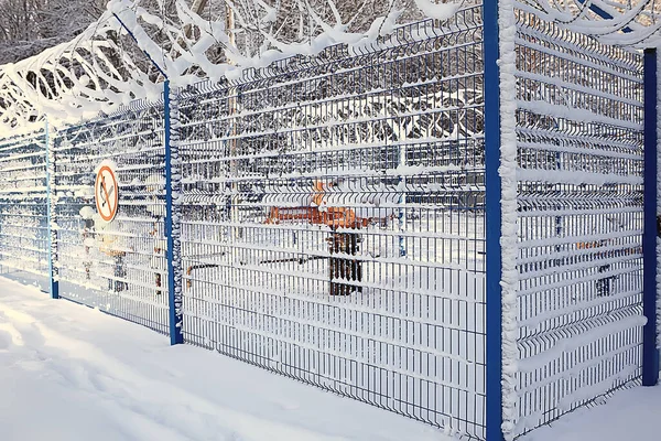 Dikenli tel kış nesnesi, soyut arka plan suç muhafızı