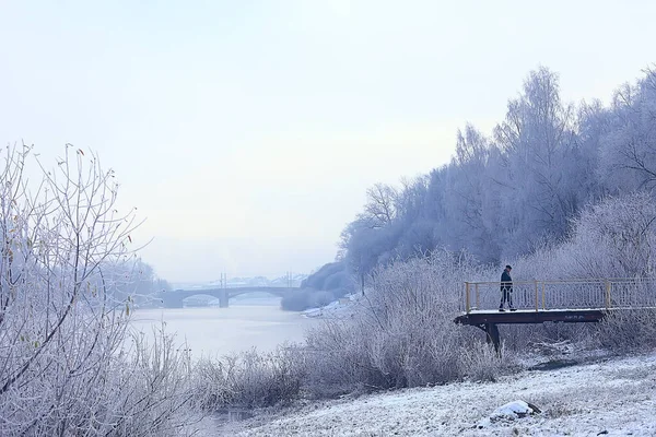 Ноябрьский Пейзаж Парка Рождественская Снежная Погода Городском Парке Прудом — стоковое фото