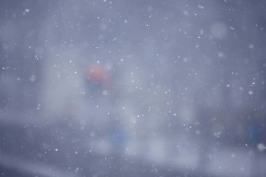 Bulanık arka plan kar yağışı doğası, soyut düşen kar taneleri tasarımı