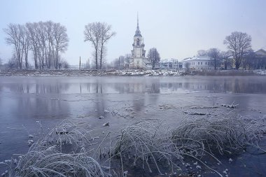 Vologda 'da dondurucu nehrin kıyısındaki kış manzarası kilisesi, Hristiyanlık vaftiz Rusya Noel' i.