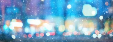 ıslak pencere ışıkları yağmur damlaları, soyut arka plan sonbahar kış ışıltılı cam