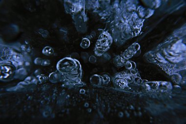 Buz kabarcıkları altında hava, soyut mevsimsel kış soğuk arka plan doğa dışında