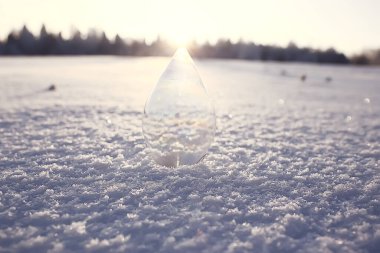 Cam Noel ağacı oyuncağı doğası, noel kartı Finlandiya, Laponya dekor manzarası