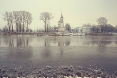 Vologda 'da dondurucu nehrin kıyısındaki kış manzarası kilisesi, Hristiyanlık vaftiz Rusya Noel' i.