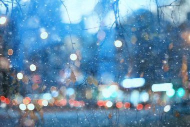 Soyut kar arka planda bulanık şehir ışıkları, kış tatili yeni yıl