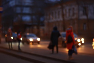 Akşam ışıkları arka planı bulanıklaştırdı. Sonbahar, soyut şehir arka planı, sonbahar.