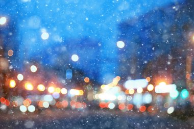 Soyut kar arka planda bulanık şehir ışıkları, kış tatili yeni yıl