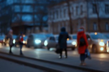 Akşam ışıkları arka planı bulanıklaştırdı. Sonbahar, soyut şehir arka planı, sonbahar.