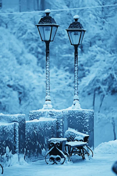 Krajina Lavička Městském Parku Zimní Mráz Vánoční Ráno Městě — Stock fotografie