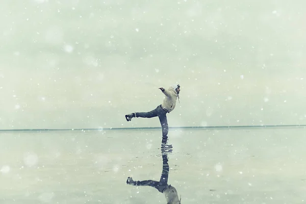 Gars Patine Sur Glace Lac Gelé Paysage Naturel Sport Plein — Photo