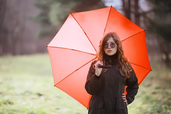 Saisonale Herbstporträts Trauriges Mädchen Mit Regenschirm November Saisonale Virusimmunität Beim — Stockfoto