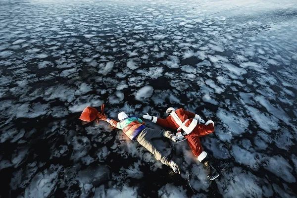 Guy Takes Gifts Santa Claus Skates Ice Lake Rob Santa — 스톡 사진