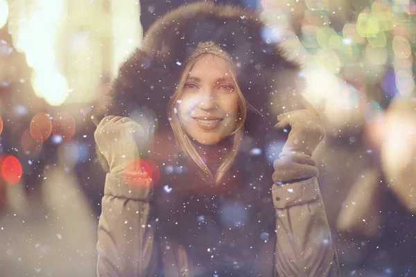 Happy Girl Lights Evening Christmas Shopping Standing Street Shop Window — Stock Photo, Image