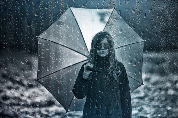 Säsongsbetonat Höstporträtt Ledsen Flicka Med Paraply November Säsongsbetonad Virusimmunitet Promenad — Stockfoto