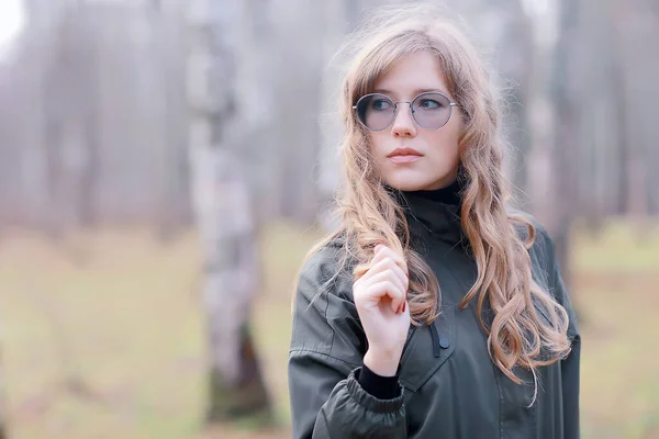 Romantico Ritratto Autunnale Modella Donna Autunno Sguardo Stagionale Fuori Tempo — Foto Stock