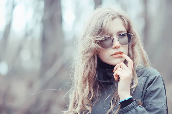 Lunettes Fille Portrait Automne Une Femme Adulte Look Automne Glamour — Photo