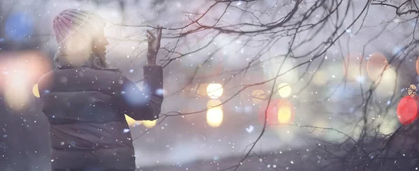 Frau Park Rückansicht Spätherbstabend Novemberwetter Regnerisch Traurig Park Einsamkeit Mädchen — Stockfoto