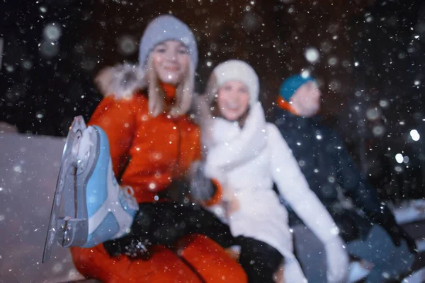 Freunde Eisbahn Winter Unterhaltung Heiligabend Sport Spaß Jugend — Stockfoto