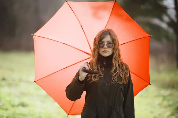 Sezónní Podzimní Portrét Smutná Dívka Deštníkem Listopadová Sezónní Virová Imunita — Stock fotografie