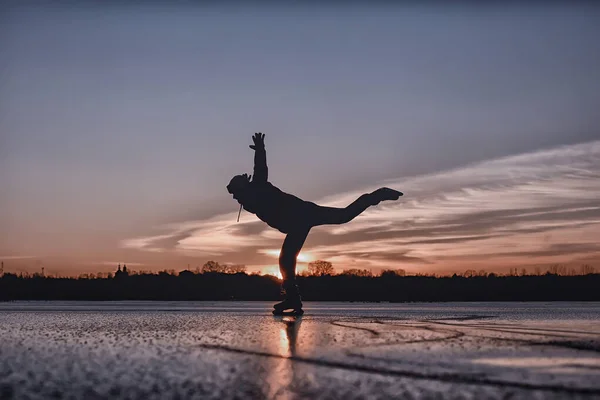 Cara Patina Gelo Lago Congelado Paisagem Natureza Homem Esportes Livre — Fotografia de Stock