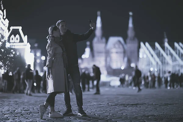 Moskova Gecesinde Aşık Çiftler Kışın Genç Aile Akşamları Moskova Sonbahar — Stok fotoğraf