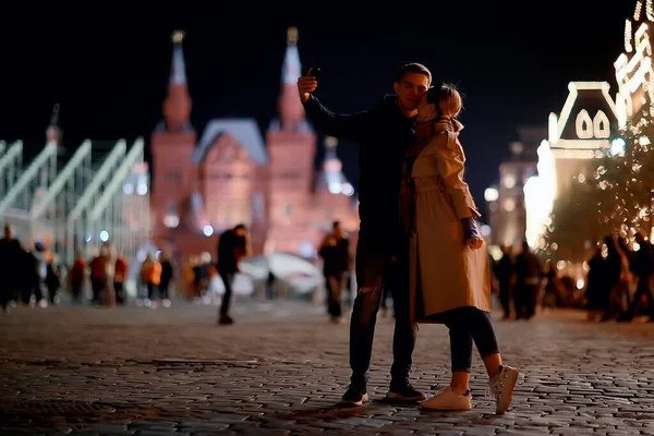 Casal Apaixonado Moscow Noite Inverno Jovem Noite Família Inverno Moscow — Fotografia de Stock