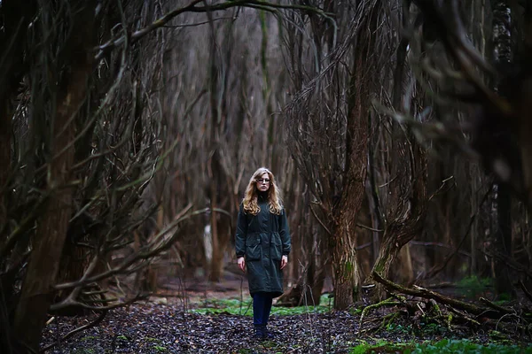 Sombre Automne Parc Fille Portrait Insolite Tonifiant Automne Look Modèle — Photo