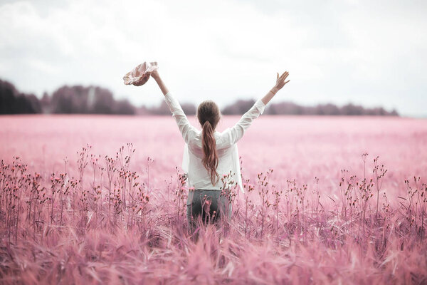 Pink Field Girl Freedom Nature Springtime Summer Nature Portrait — Stock Photo, Image