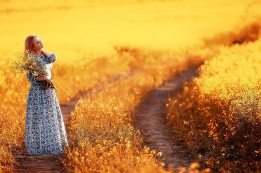 Yazlık kadın, özgürlük güneşli köy kızı