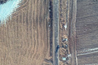 Erken bahar alan üstü görüntü dronu, soyut peyzaj uçuşu