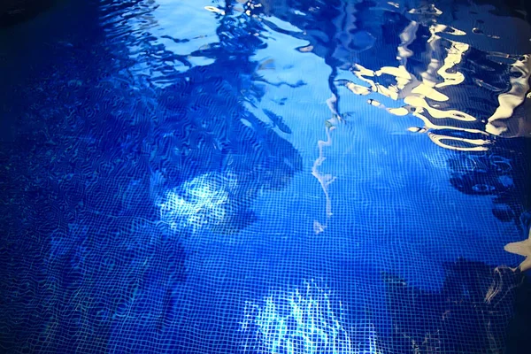 Letní Slunce Moře Textura Záře Vodě Abstraktní Oceán Aqua Pozadí — Stock fotografie
