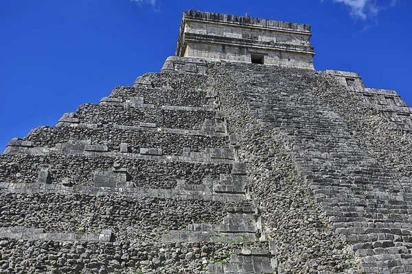 メキシコピラミッドマヤ古代都市風景前コロンビアアメリカチケニカマヤ — ストック写真