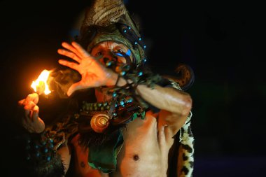 23 Kasım 2019 Cancun, Meksika 'da Maya Kızılderililerinin ritüel dans canlandırması