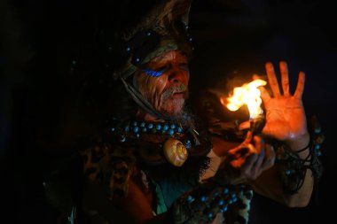 23 Kasım 2019 Cancun, Meksika 'da Maya Kızılderililerinin ritüel dans canlandırması