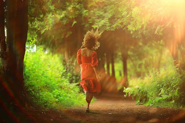 Freiheit Mädchen Frühling Wald Natur Schöne Frau Park — Stockfoto