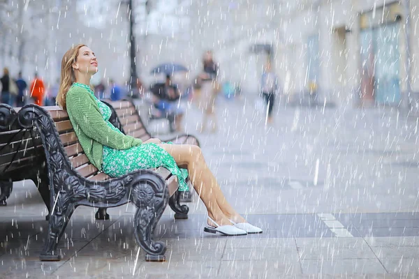 Romántico Retrato Lluvia Chica Mojado Gotas Hermosa Hembra —  Fotos de Stock