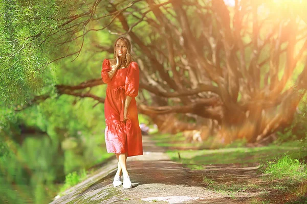 Freiheit Mädchen Frühling Wald Natur Schöne Frau Park — Stockfoto