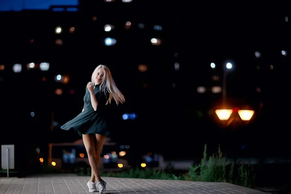 Nacht Stadt Weiblichen Stil Junges Mädchen Städtischen Abend Urbane Schönheit — Stockfoto