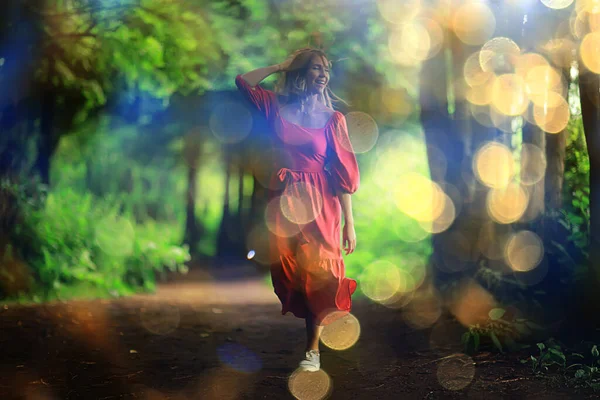 Mode Mooie Vrouw Jurk Natuurpark Romantische Elegante Persoon — Stockfoto