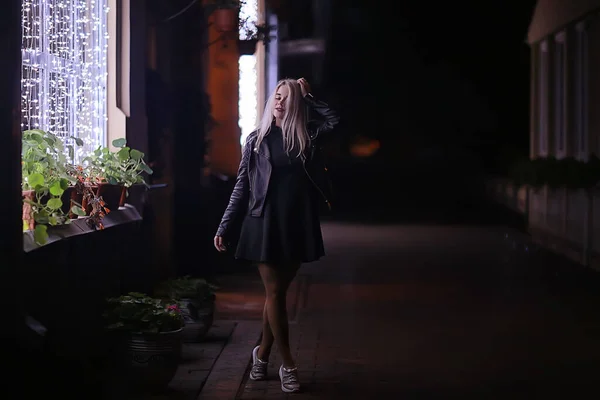 Cidade Noturna Estilo Feminino Jovem Menina Urbana Noite Beleza Urbana — Fotografia de Stock