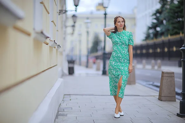 Retrato Uma Mulher Romântica Cidade Belo Estilo Mulher Elegante Senhora — Fotografia de Stock