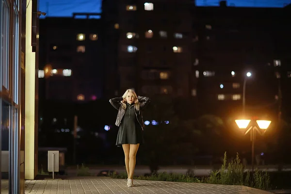 Nacht Stadt Weiblichen Stil Junges Mädchen Städtischen Abend Urbane Schönheit — Stockfoto