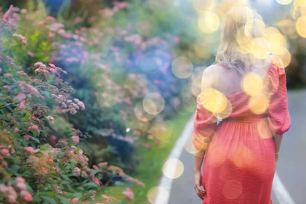 Mode Schöne Frau Kleid Naturpark Romantische Elegante Person — Stockfoto