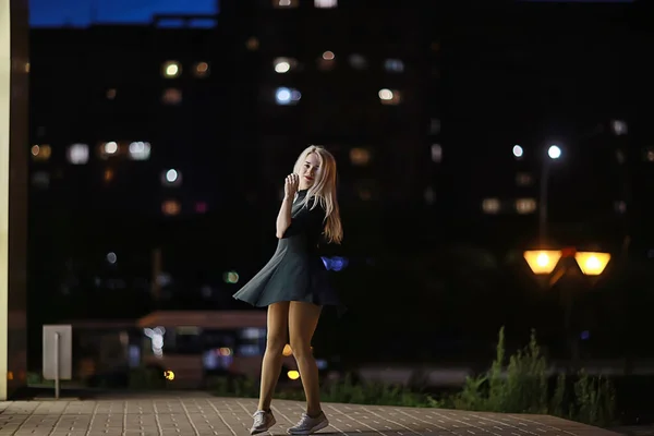 Nacht Stadt Weiblichen Stil Junges Mädchen Städtischen Abend Urbane Schönheit — Stockfoto