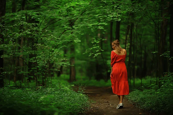 Libertad Chica Primavera Bosque Naturaleza Hermosa Hembra Parque — Foto de Stock